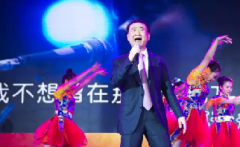 “國民公公”王健林火了，首富玩起了搖滾